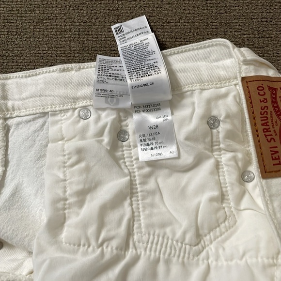 Brand new white 501 Levi shorts. - Picture 5 of 5